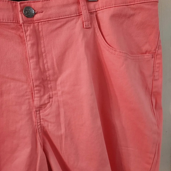 Riders by Lee Coral Elastic Waistband Shorts in Size 24W - Picture 4 of 9